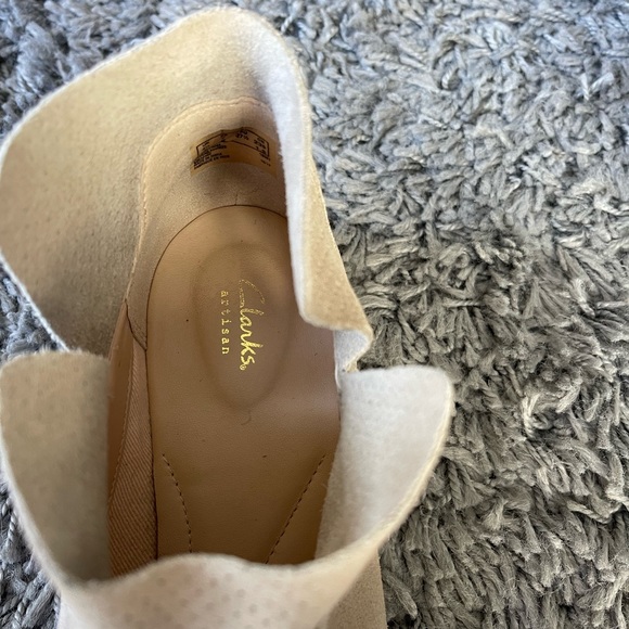 Suede Clark’s boots - Picture 4 of 7